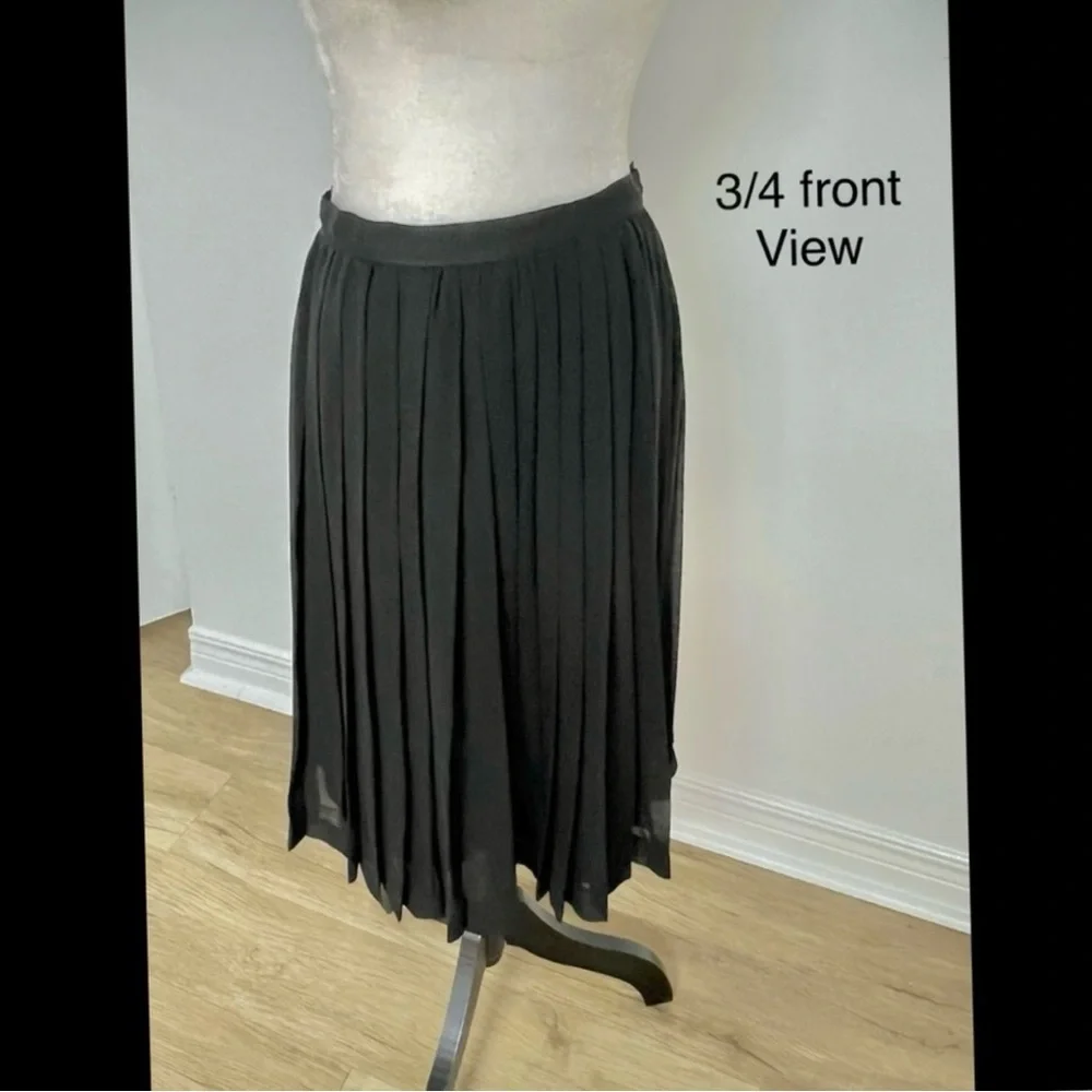 🆕Vintage Pleated Silk Black Skirt — Timeless Day to Night, Casual to a Night Out - Picture 3 of 11